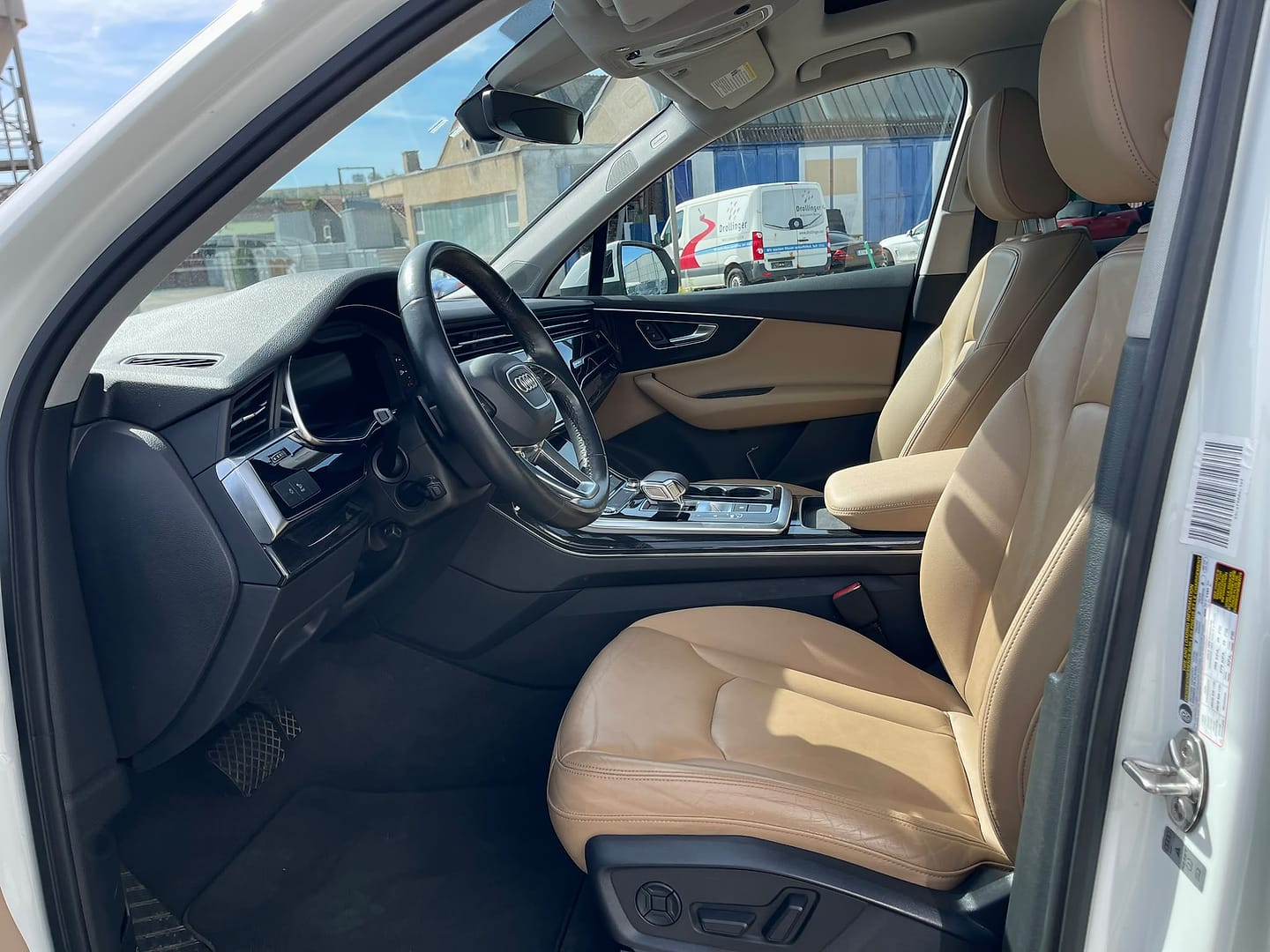 Audi Q7, Innenraum vorn mit hellem Leder
