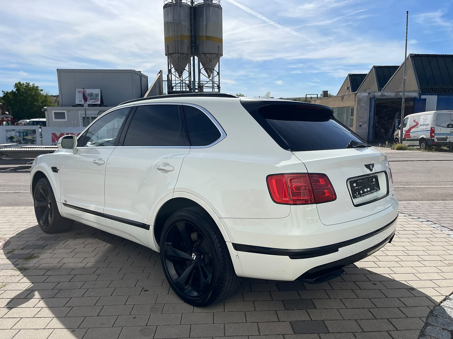 Bentley Bentayga, schräg von hinten