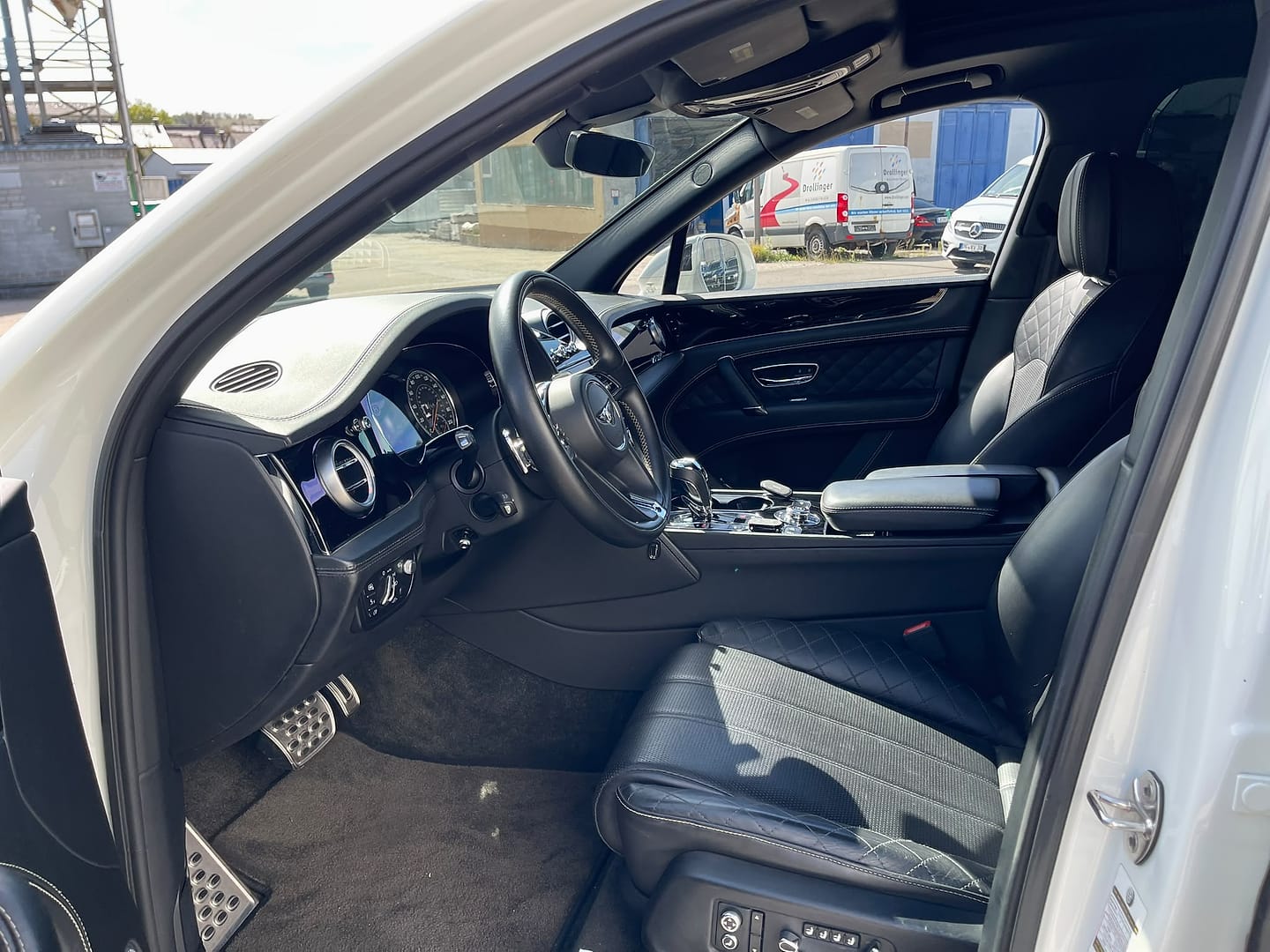 Bentley Bentayga, Innenraum vorn