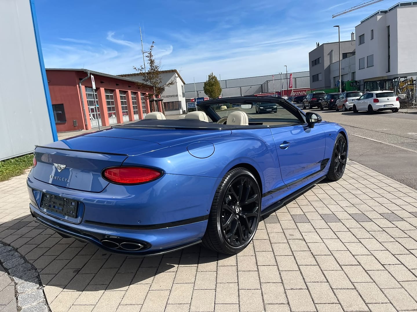 Bentley Continental GTC, schräg von hinten
