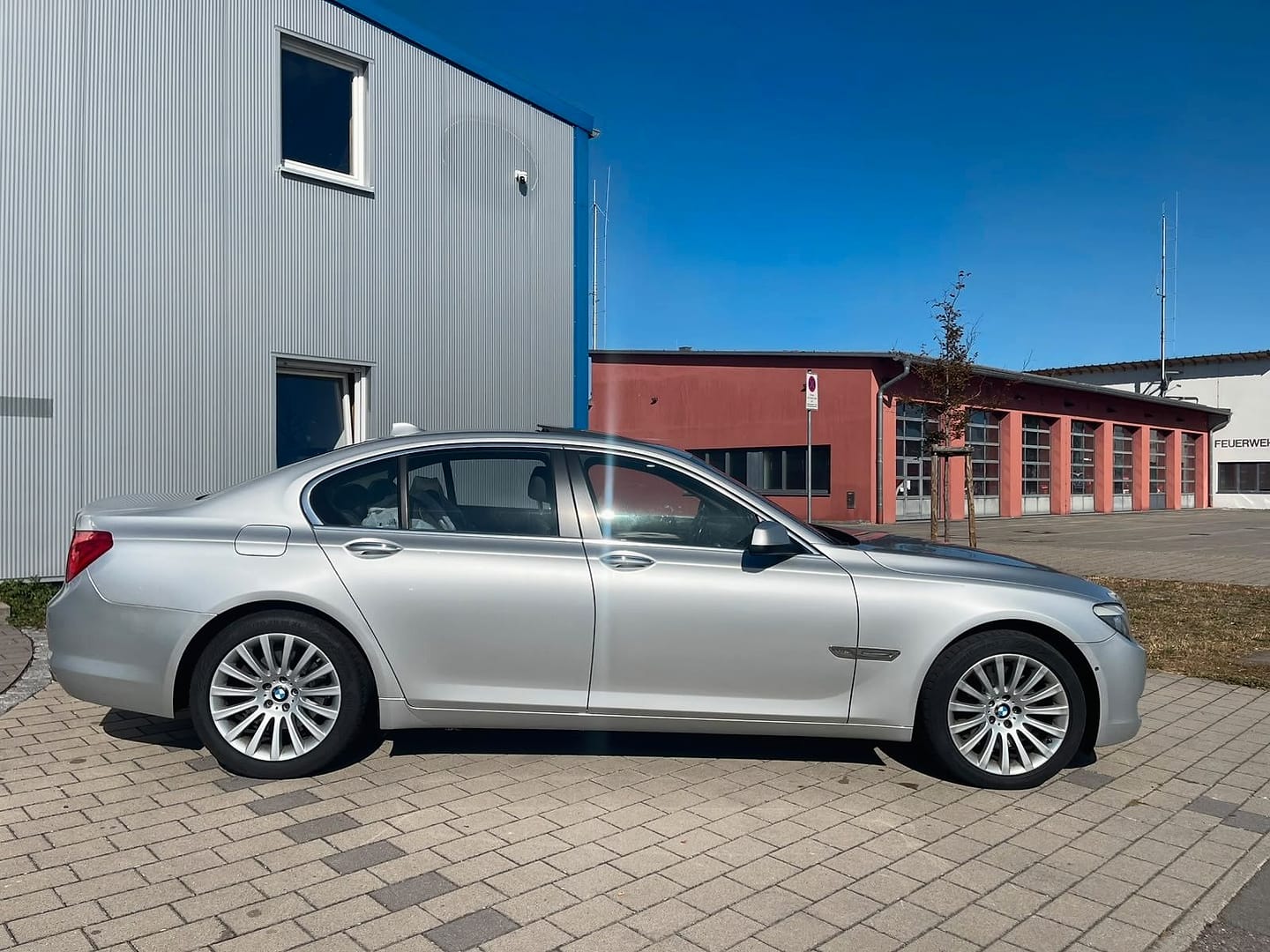 BMW 760i HUD-UP Schiebedach, Seitenansicht