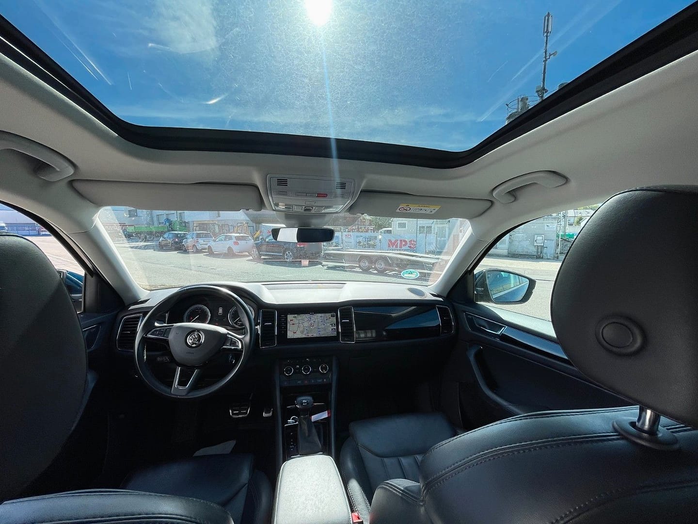 Skoda Kodiaq L&K 4x4, Innenraum: Cockpit unter dem Panoramadach