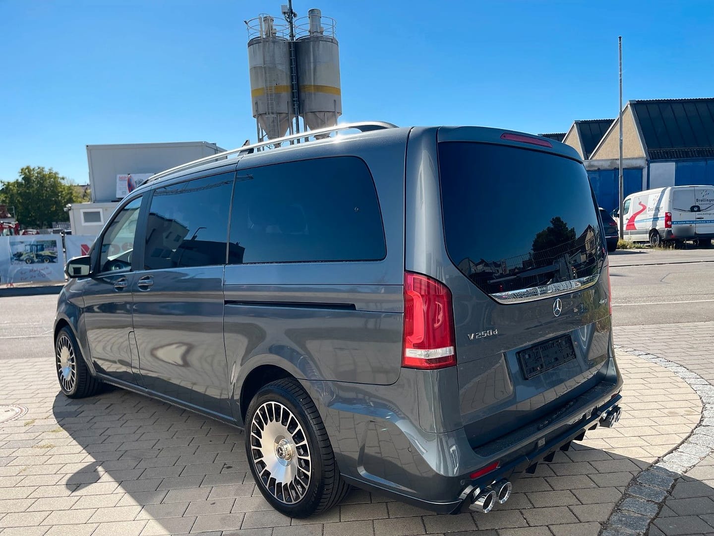 Mercedes-Benz V250 Avantgarde 4MATIC lang, schräg von hinten