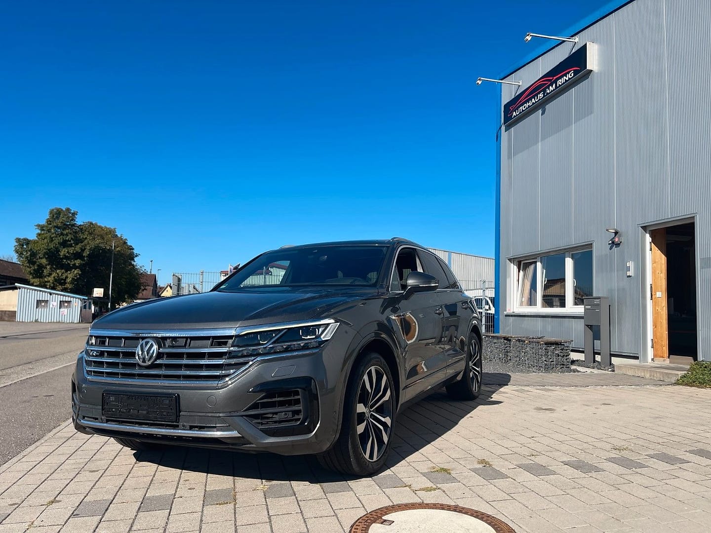 Volkswagen Touareg R-Line 4MOTION, schräg von vorn