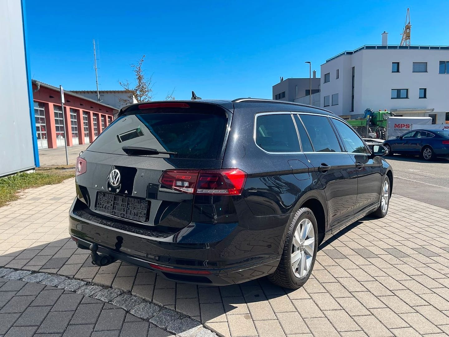 Volkswagen Passat Variant Business, schräg von hinten
