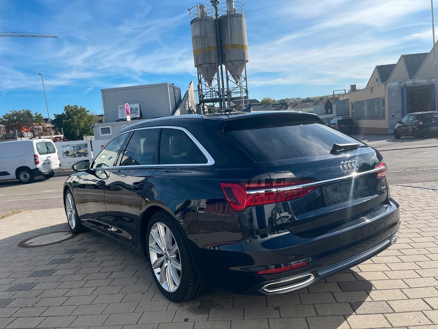 Audi A6 Avant 50 TDI quattro sport, schräg von hinten