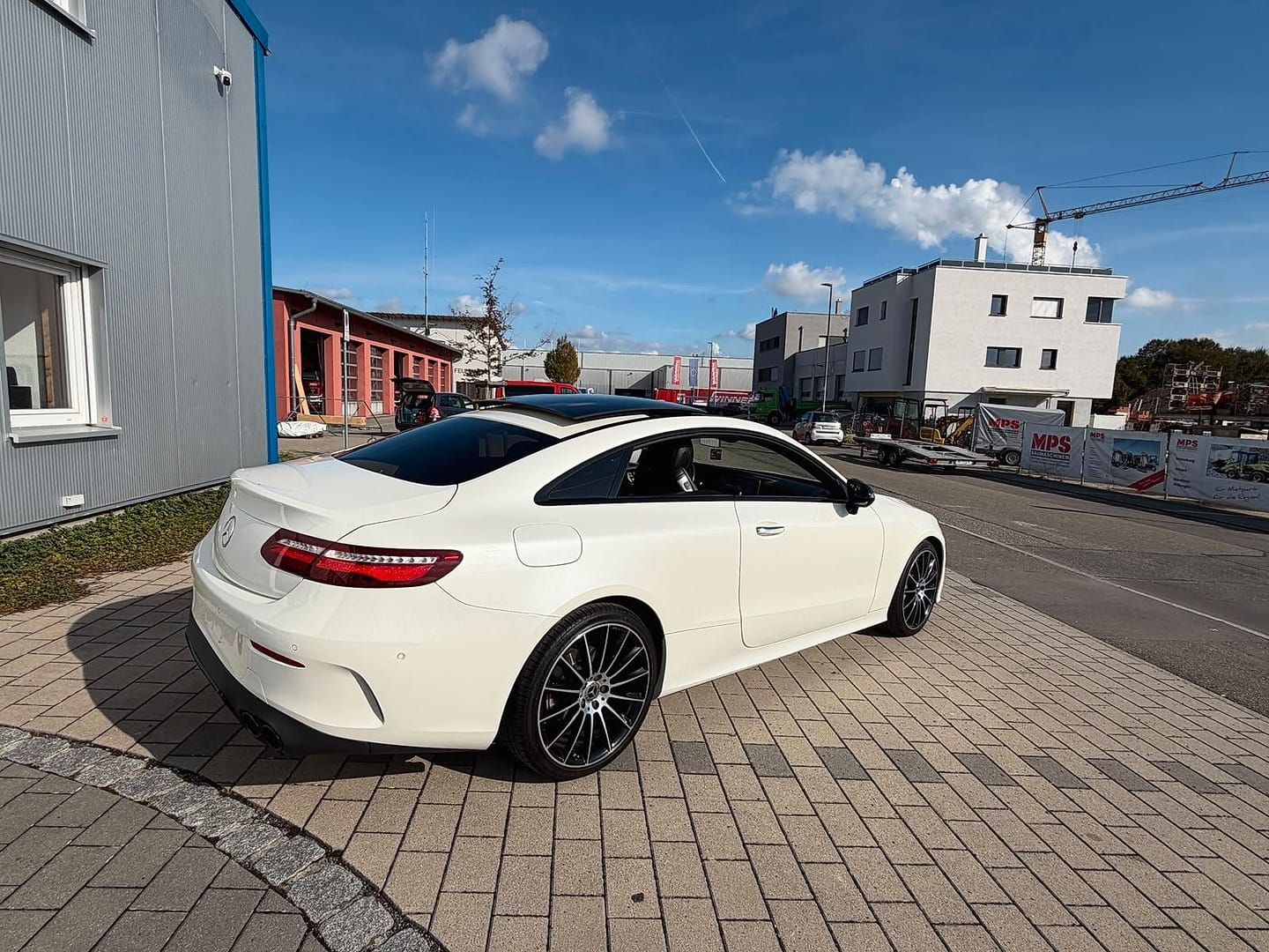 Mercedes-Benz E 300 Coupe AMG PANO Burmesta 20 Zoll, Foto 4 aus dem Inserat
