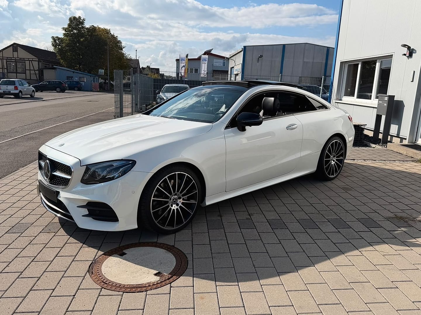 Mercedes-Benz E 300 Coupe AMG PANO Burmesta 20 Zoll, Foto 6 aus dem Inserat