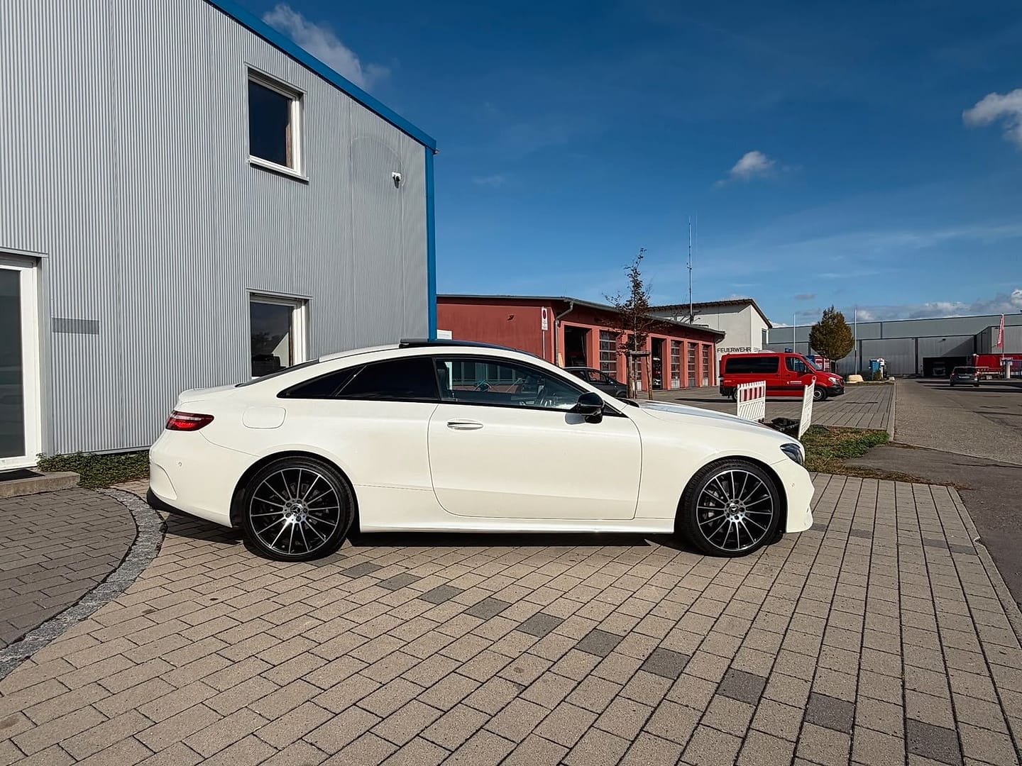 Mercedes-Benz E 300 Coupe AMG PANO Burmesta 20 Zoll, Foto 7 aus dem Inserat
