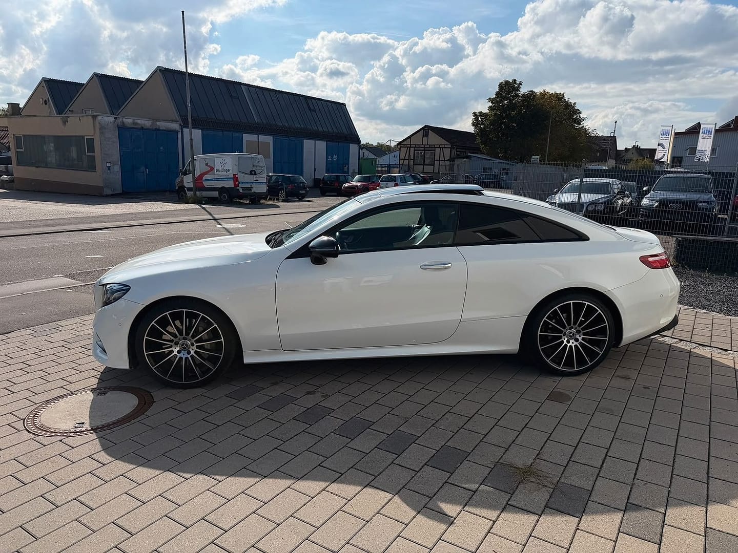 Mercedes-Benz E 300 Coupe AMG PANO Burmesta 20 Zoll, Foto 8 aus dem Inserat